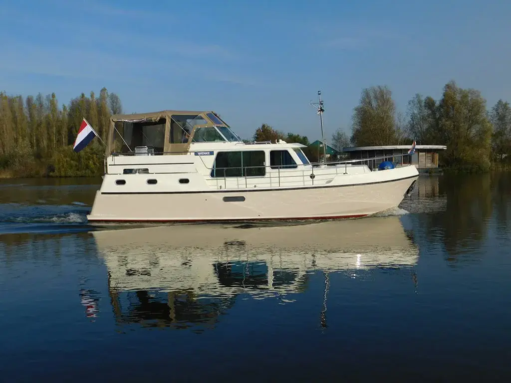 Delos Yachtcharter-2