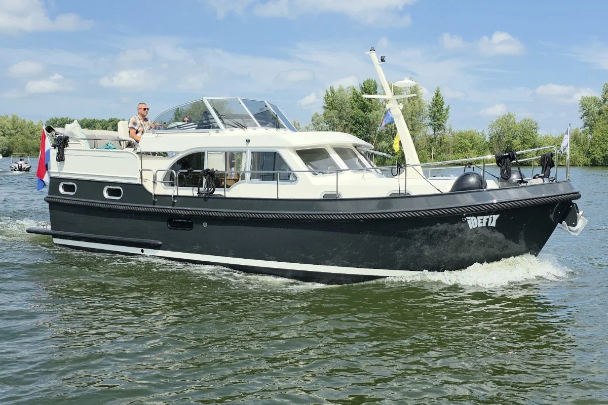 Yachtcharter BLY-0