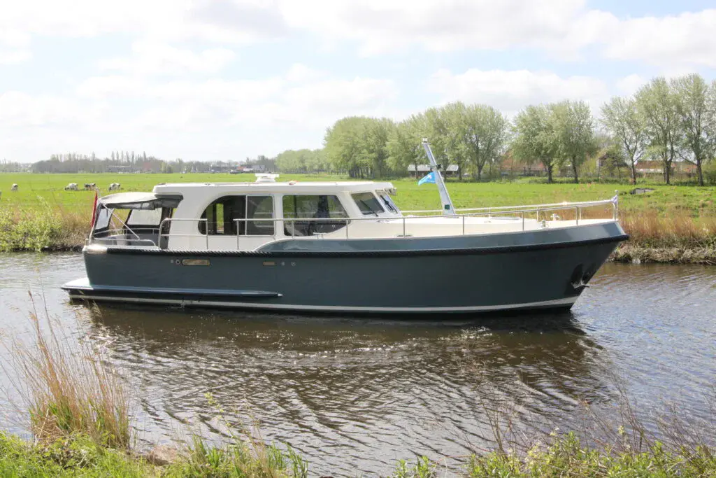 Yachtcharter Sneek-2