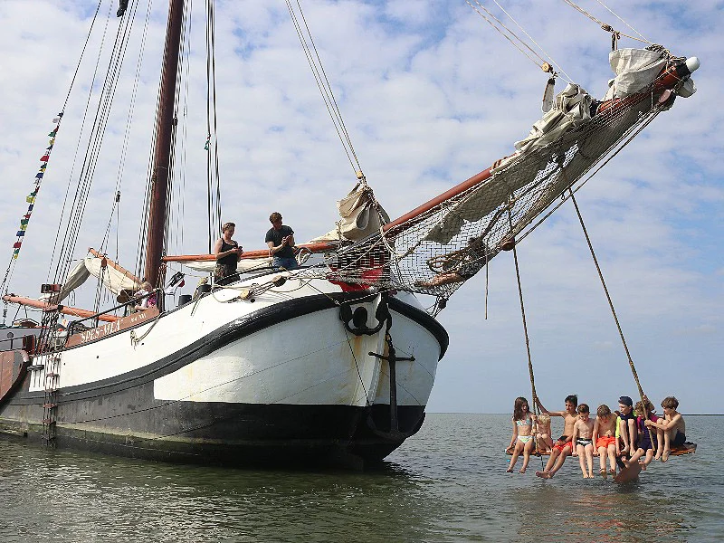 Rederij van Linschoten Traditionele zeilvakanties bv.-0