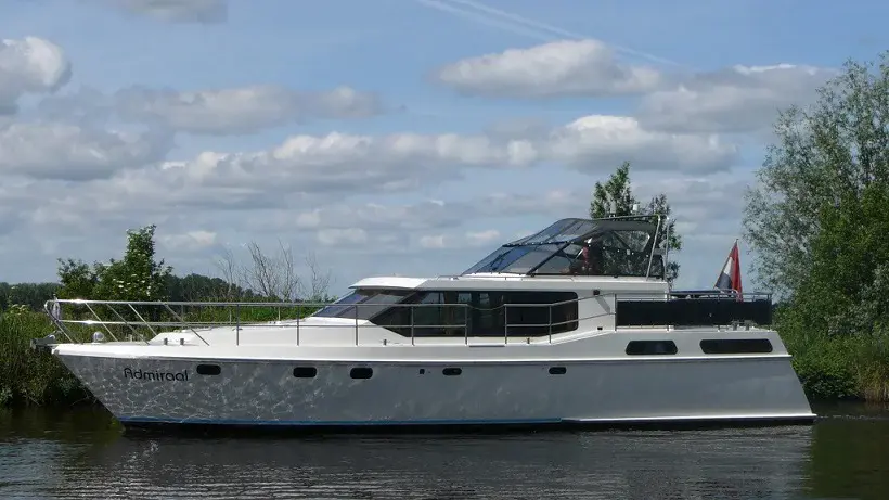 Watermerk Yachtcharter-0