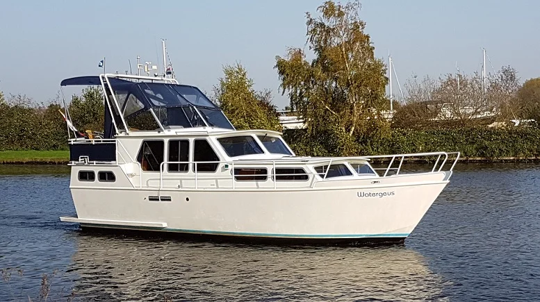 Watermerk Yachtcharter-0